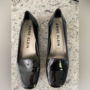 Anne Klein Black Size 7 Patten Leather Flat shoe